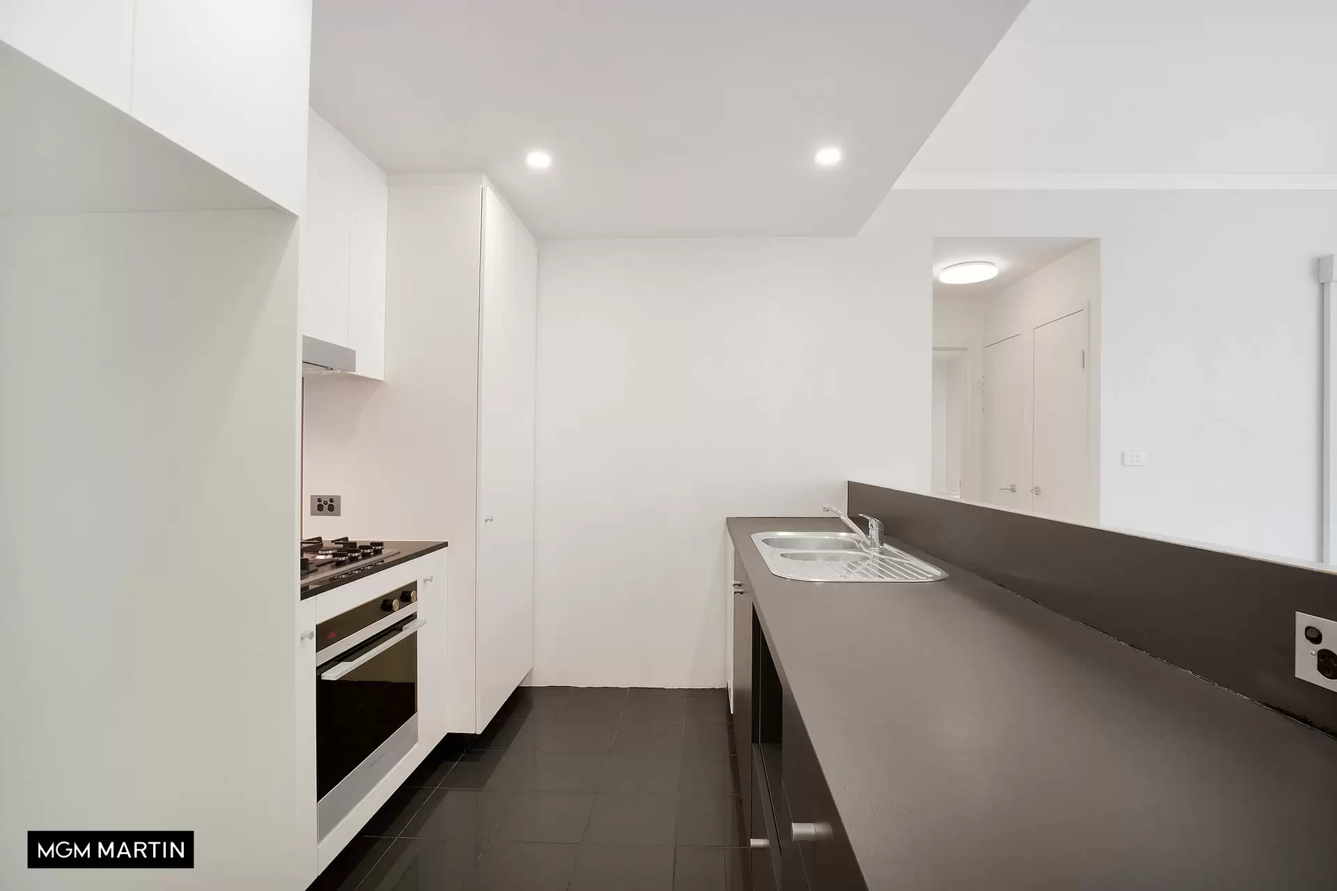 8/13 Grandstand Parade, Zetland Leased by MGM Martin - image 1