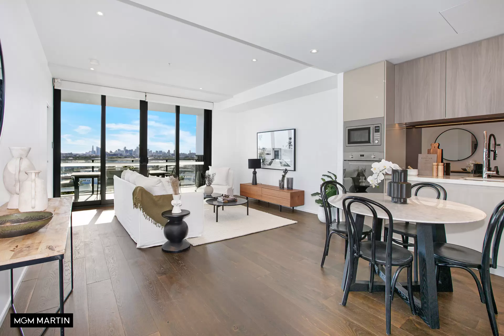 905/669 Gardeners Road, Mascot Sold by MGM Martin - image 1