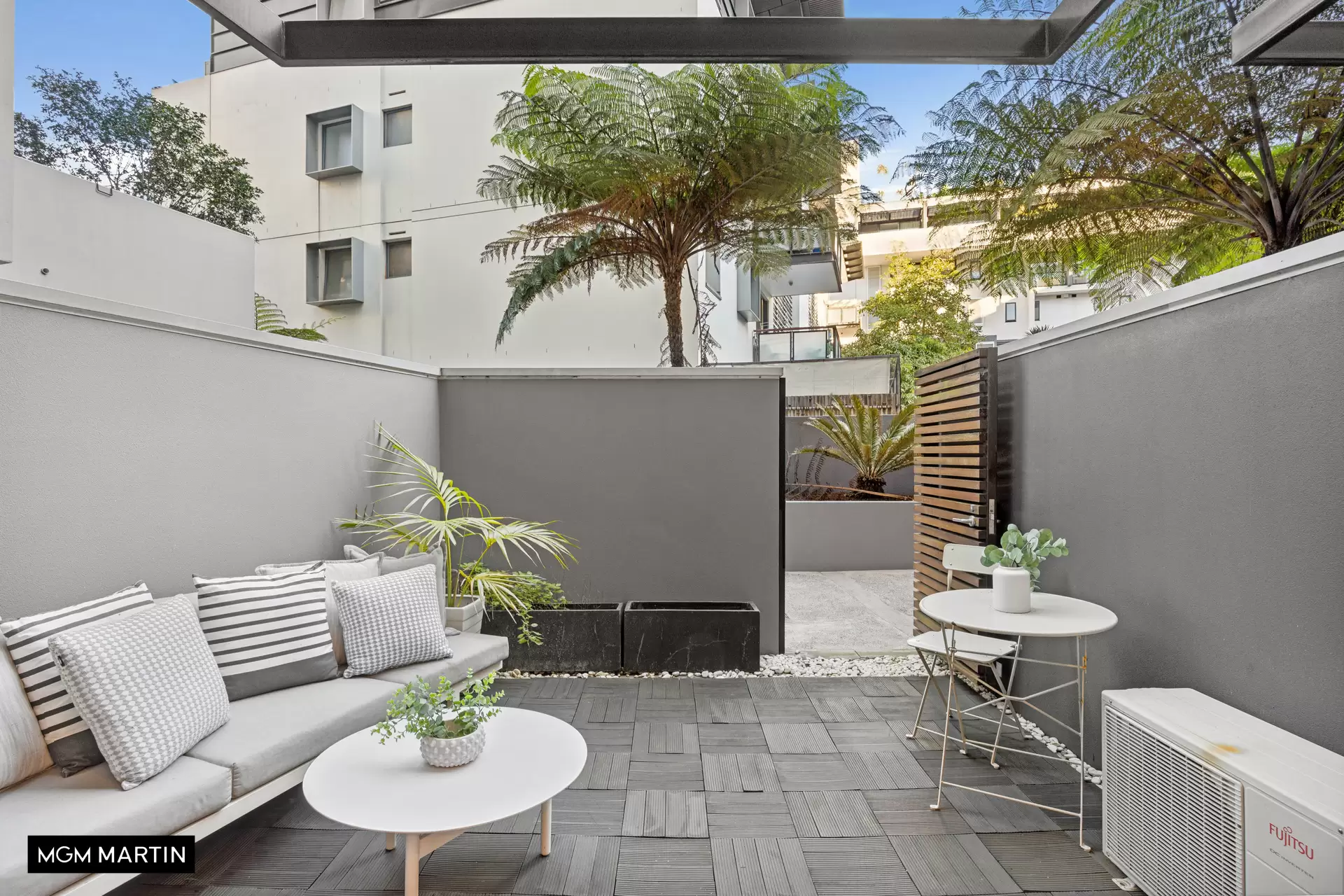 1101/1 Grandstand Parade, Zetland Sold by MGM Martin - image 1