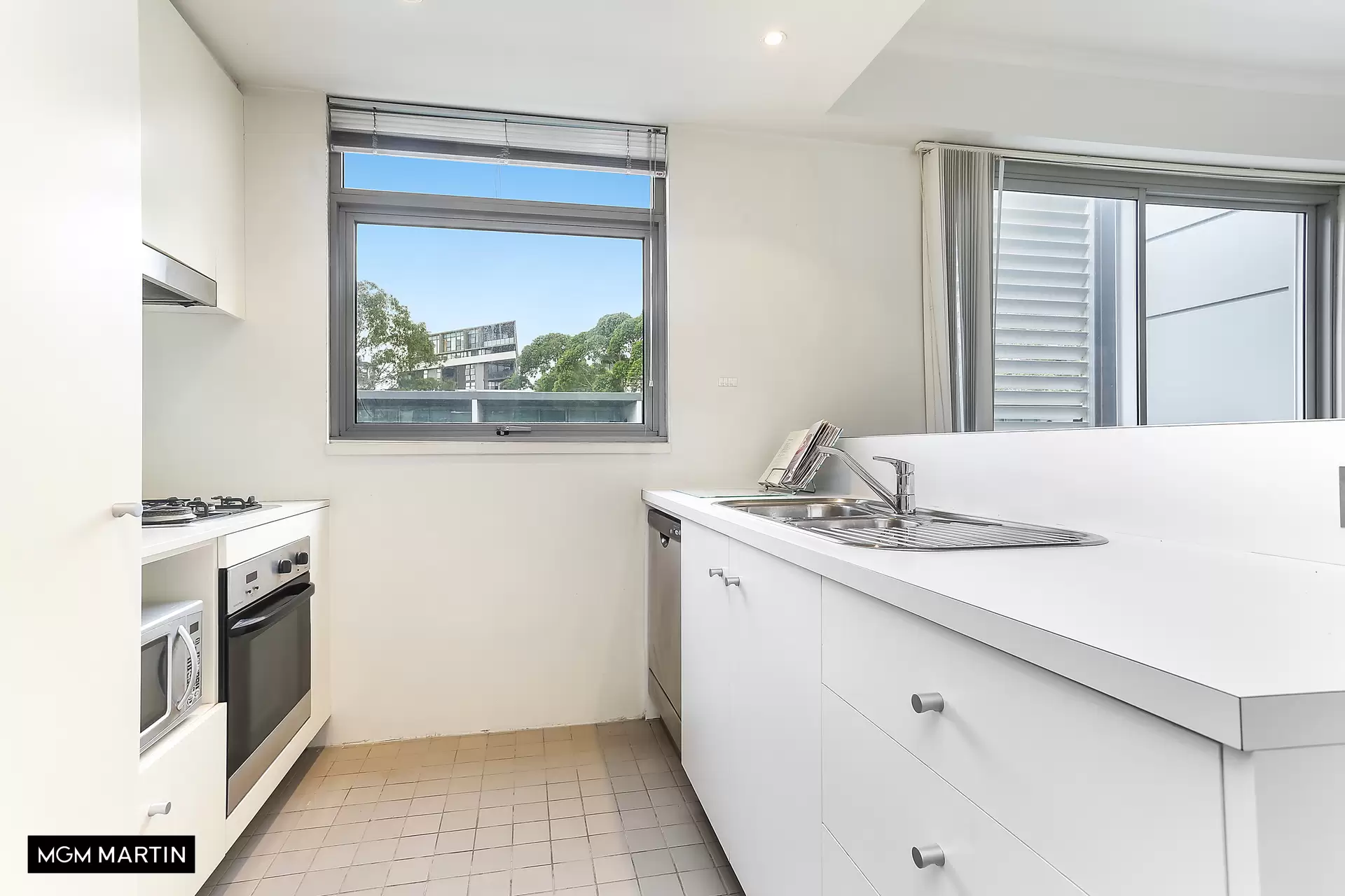 24/13 Grandstand Parade, Zetland Leased by MGM Martin - image 1