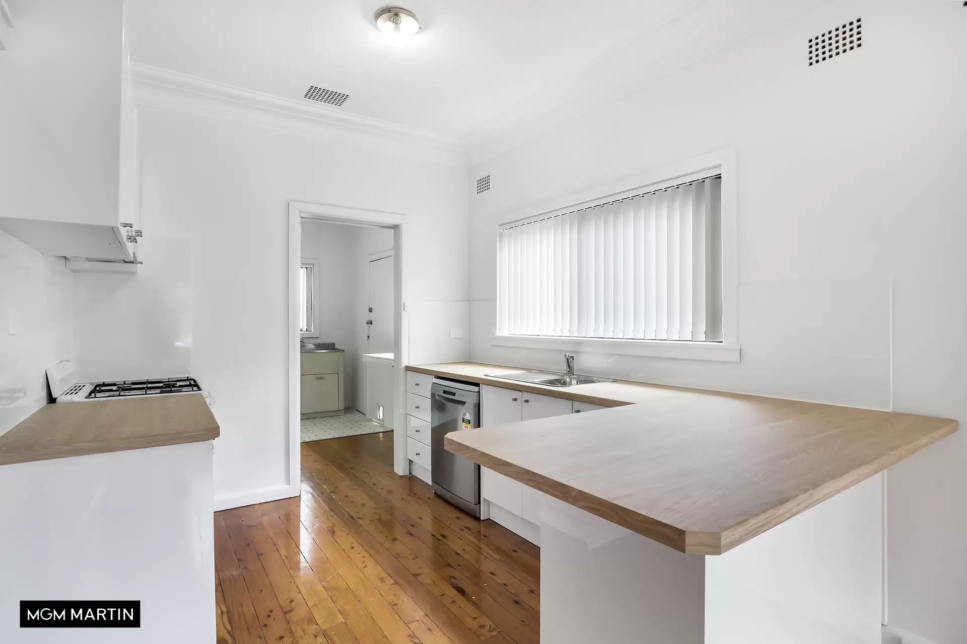 32 George Street, Eastlakes Leased by MGM Martin - image 1