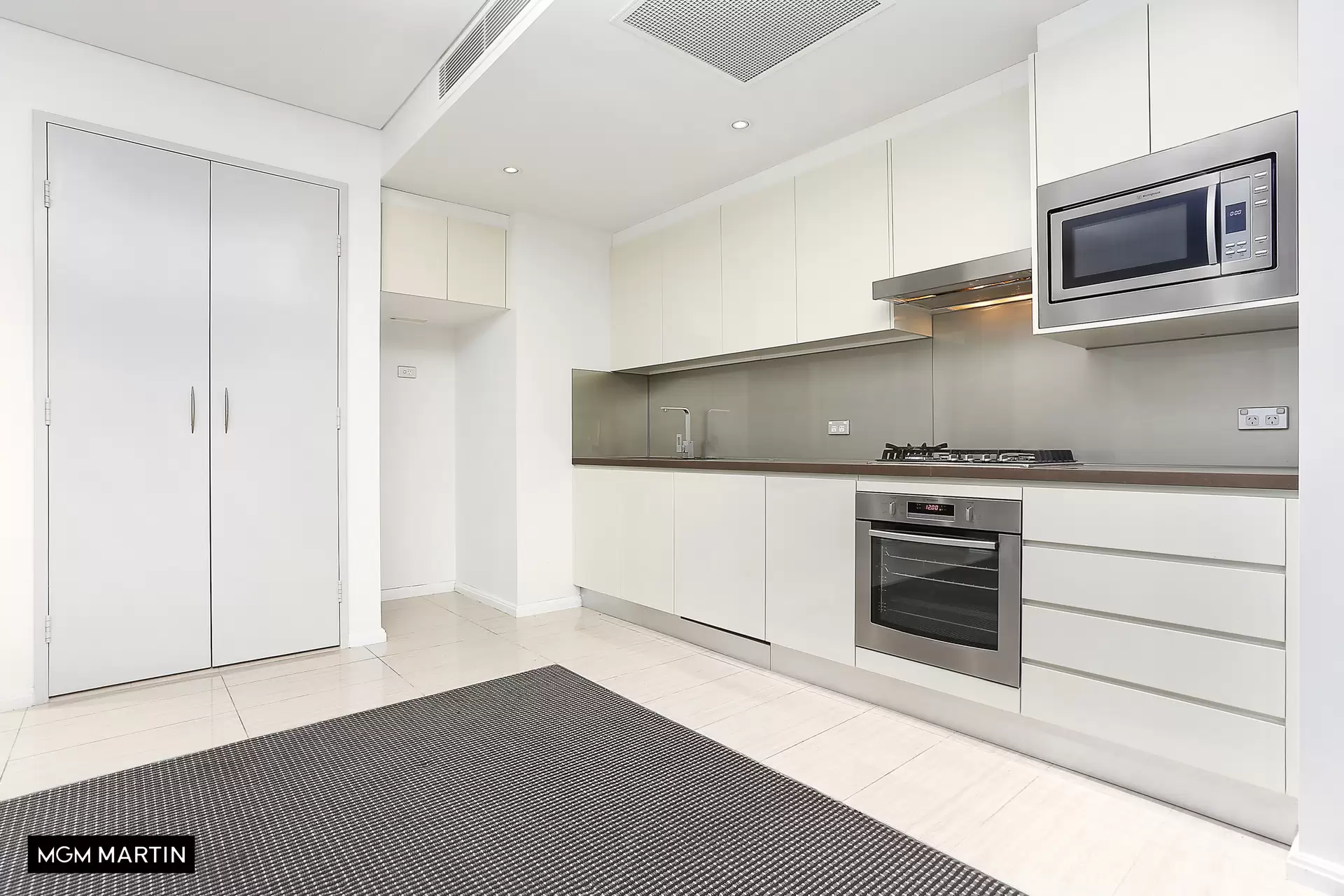 412/20 Gadigal Avenue, Zetland Leased by MGM Martin - image 1