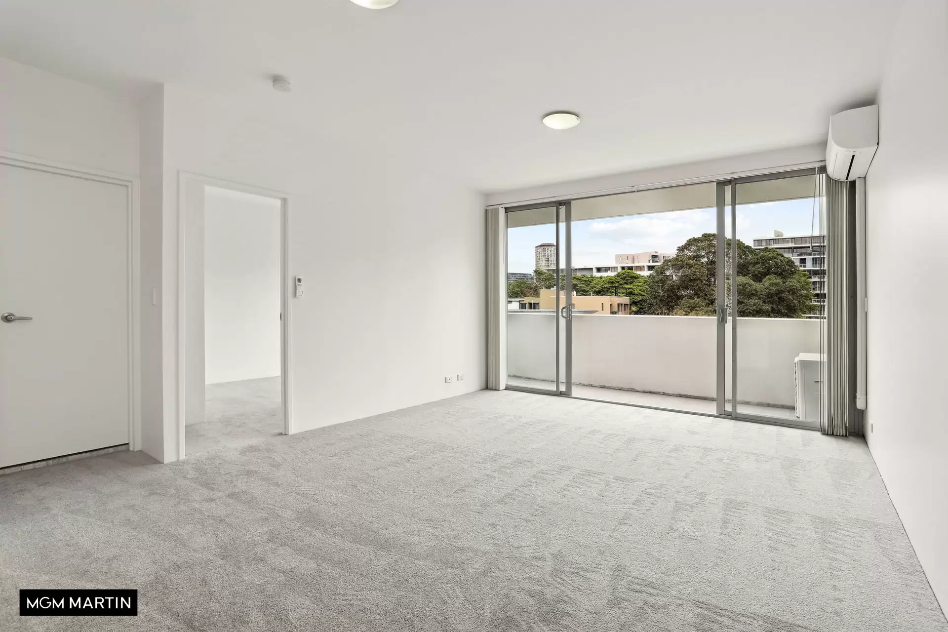 15/4 Grandstand Parade, Zetland Leased by MGM Martin - image 1