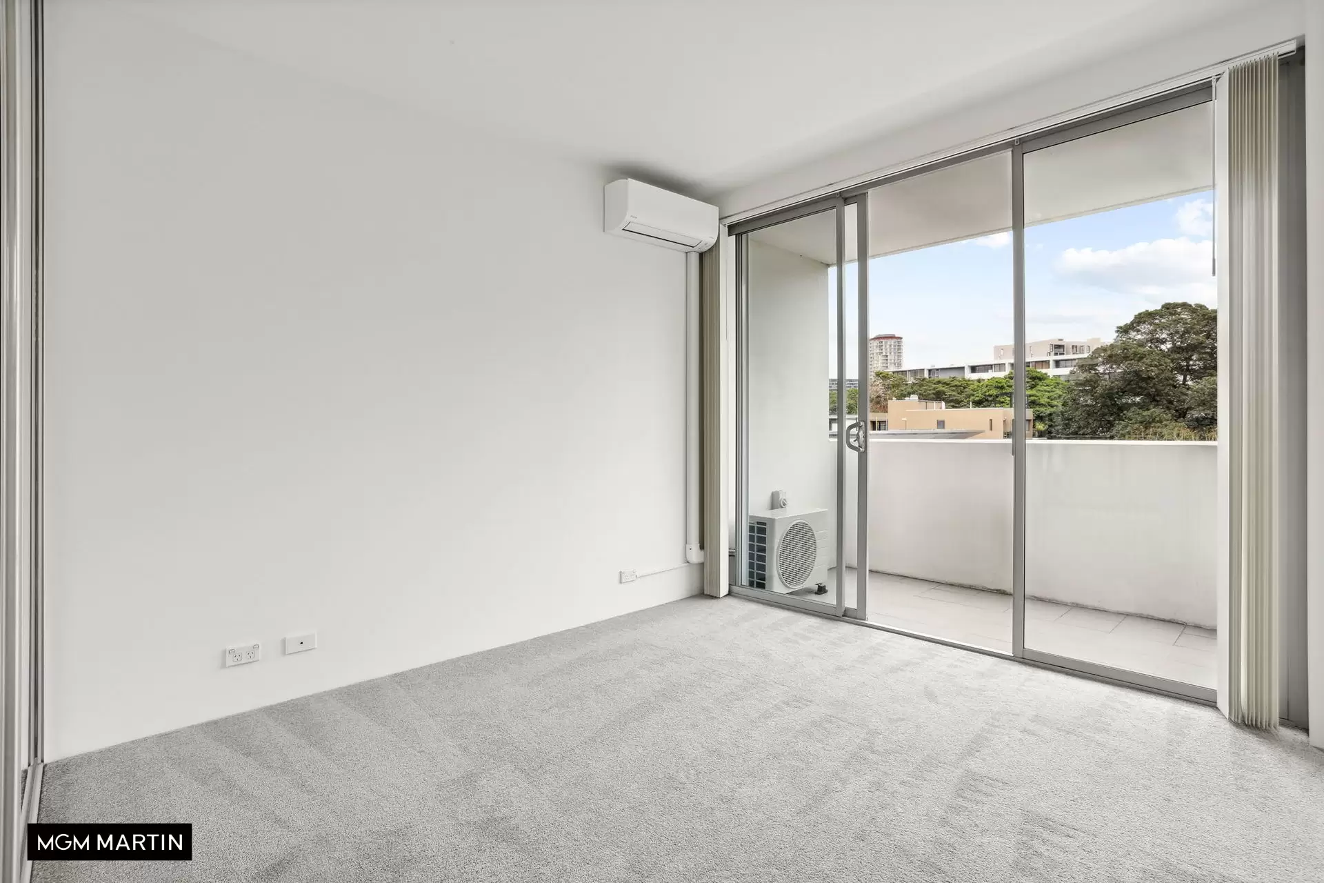 15/4 Grandstand Parade, Zetland Leased by MGM Martin - image 1