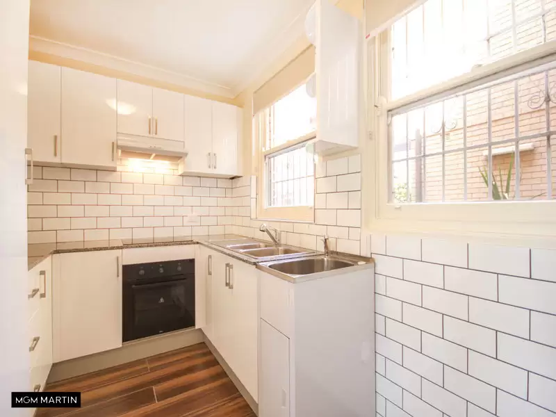 2/289 Gardeners Road, Eastlakes Leased by MGM Martin - image 1