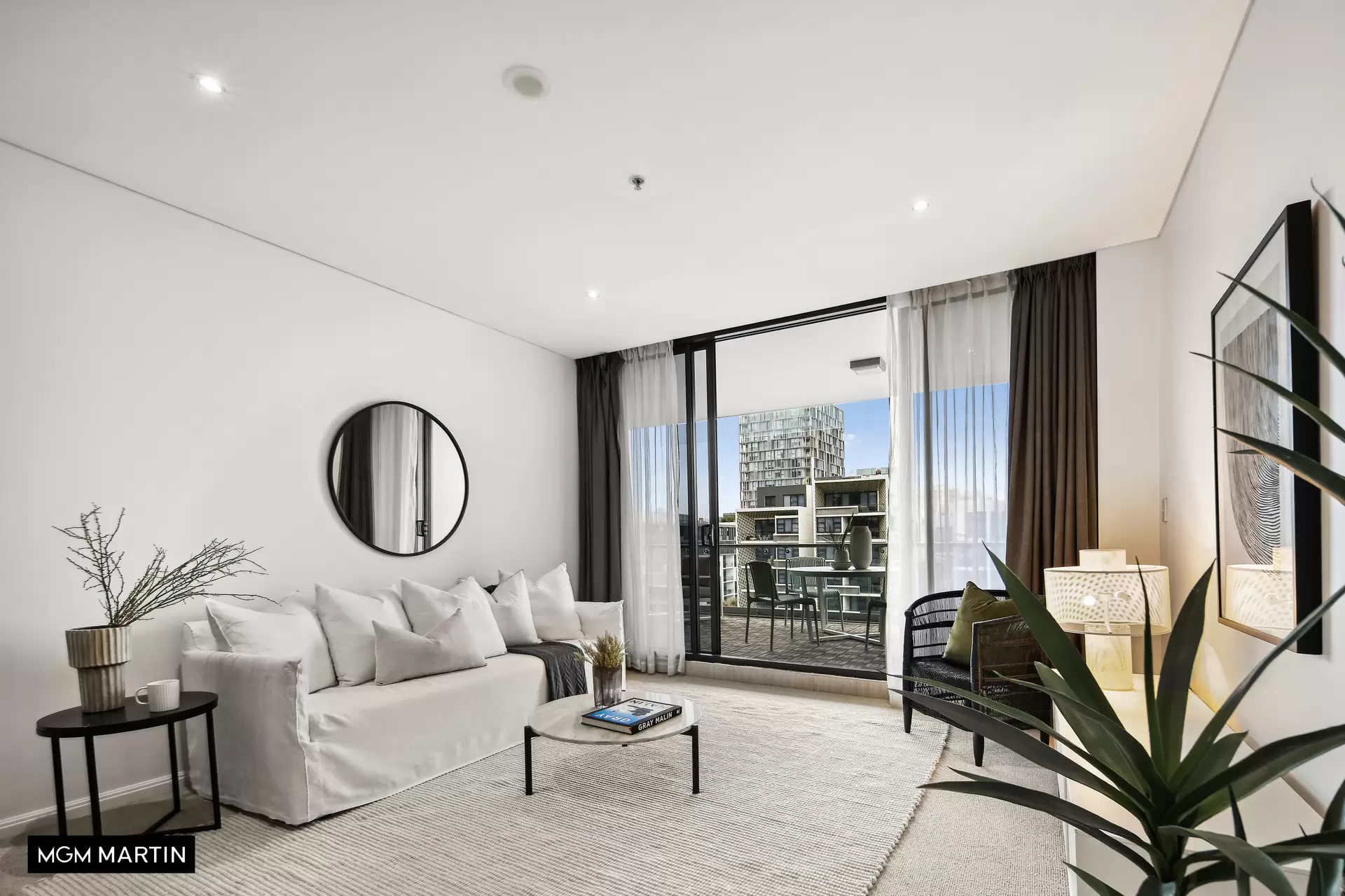 813/20 Gadigal Avenue, Zetland Sold by MGM Martin - image 1