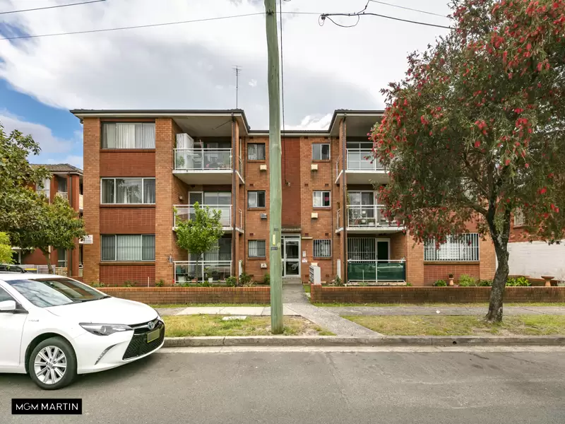 12/21 Mascot Drive, Eastlakes Leased by MGM Martin - image 1