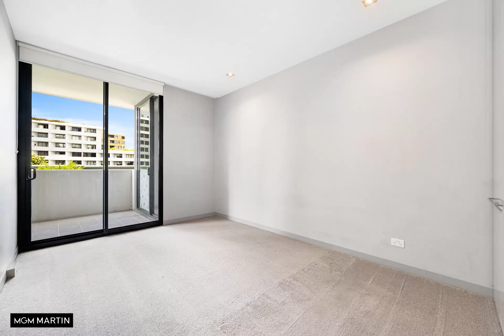 1420/1 Grandstand Parade, Zetland Leased by MGM Martin - image 1