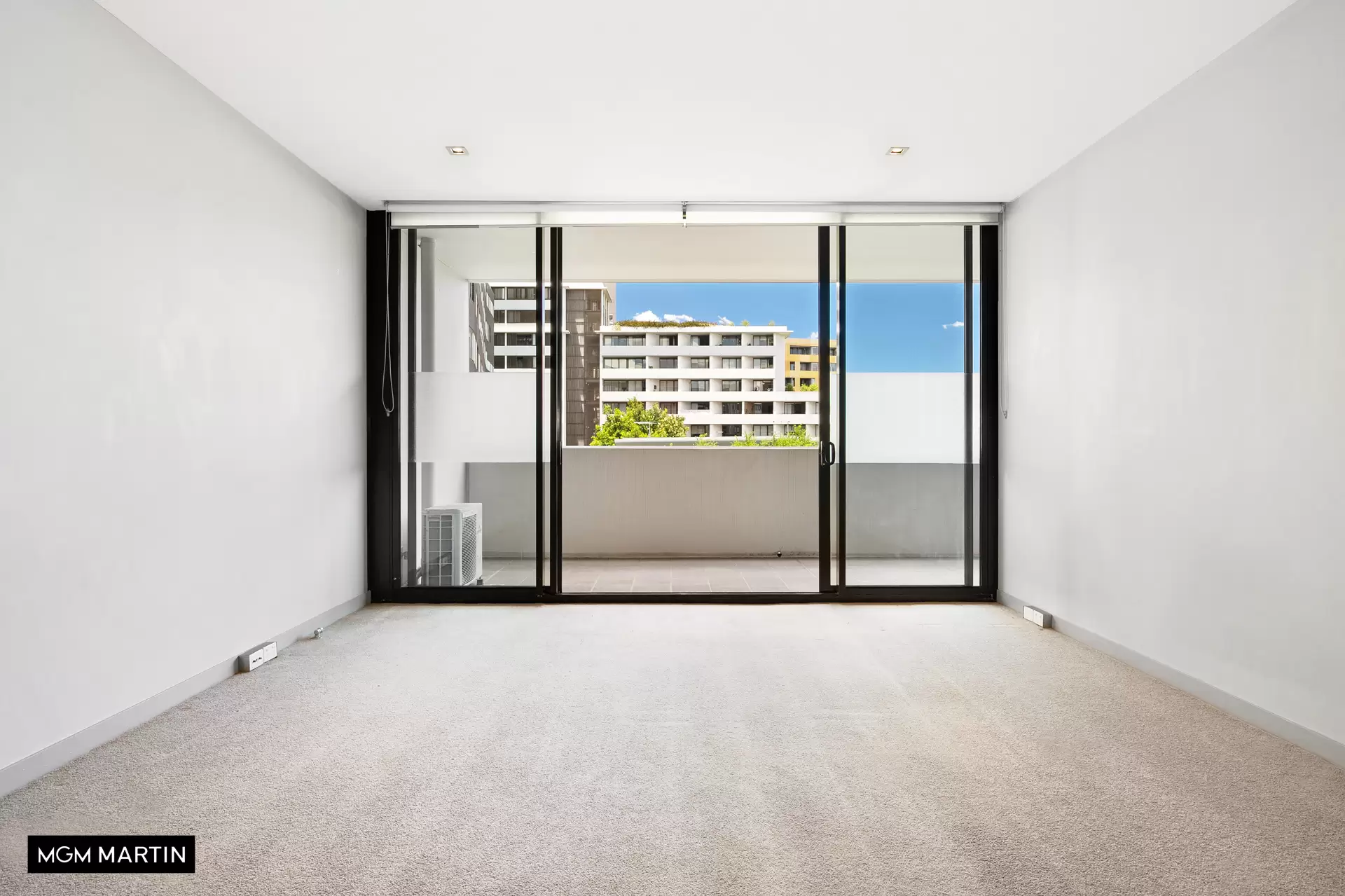 1420/1 Grandstand Parade, Zetland Leased by MGM Martin - image 1