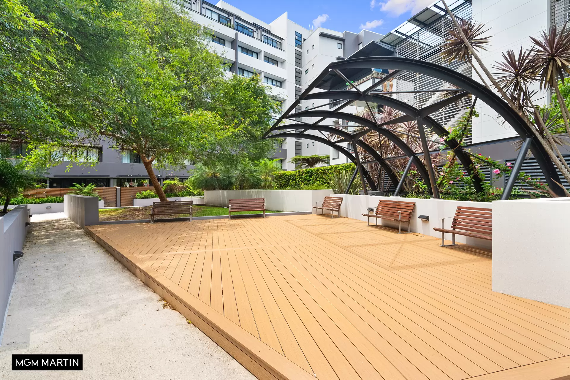 1420/1 Grandstand Parade, Zetland Leased by MGM Martin - image 1
