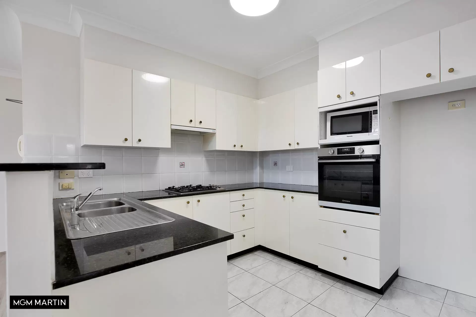B9/90 Mount Street, Coogee Leased by MGM Martin - image 1