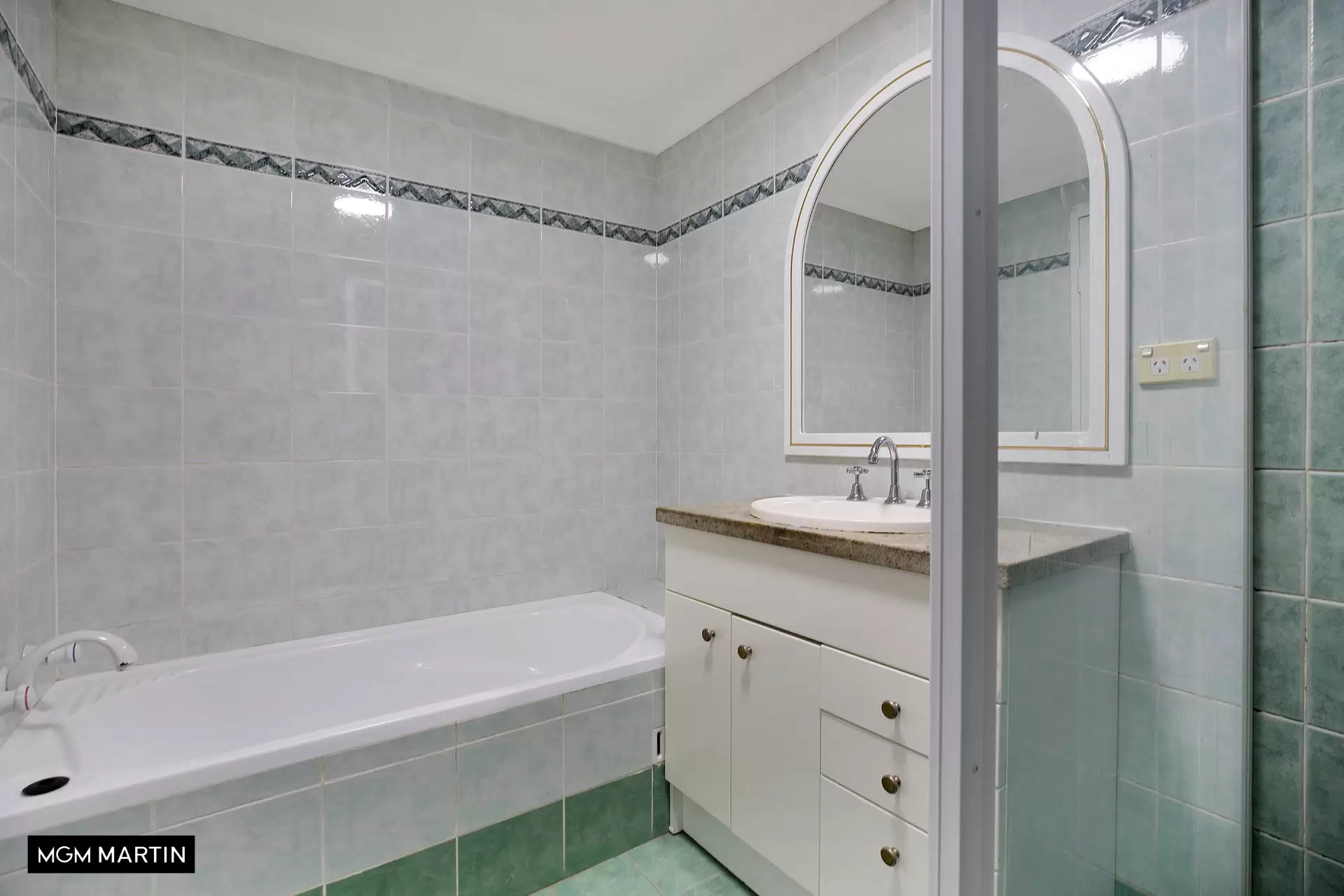 B9/90 Mount Street, Coogee Leased by MGM Martin - image 1