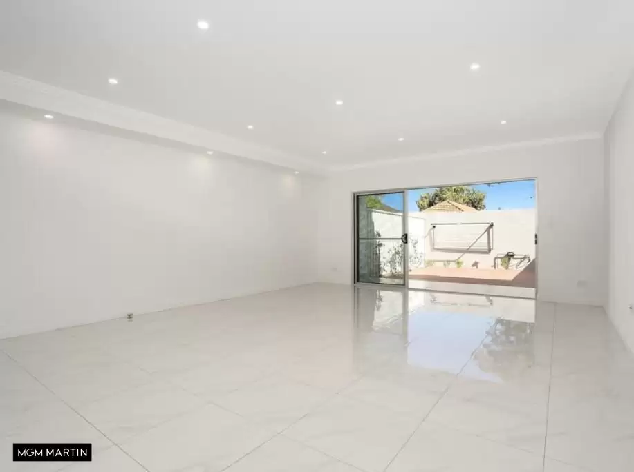 39A Universal Street, Eastlakes Leased by MGM Martin - image 1
