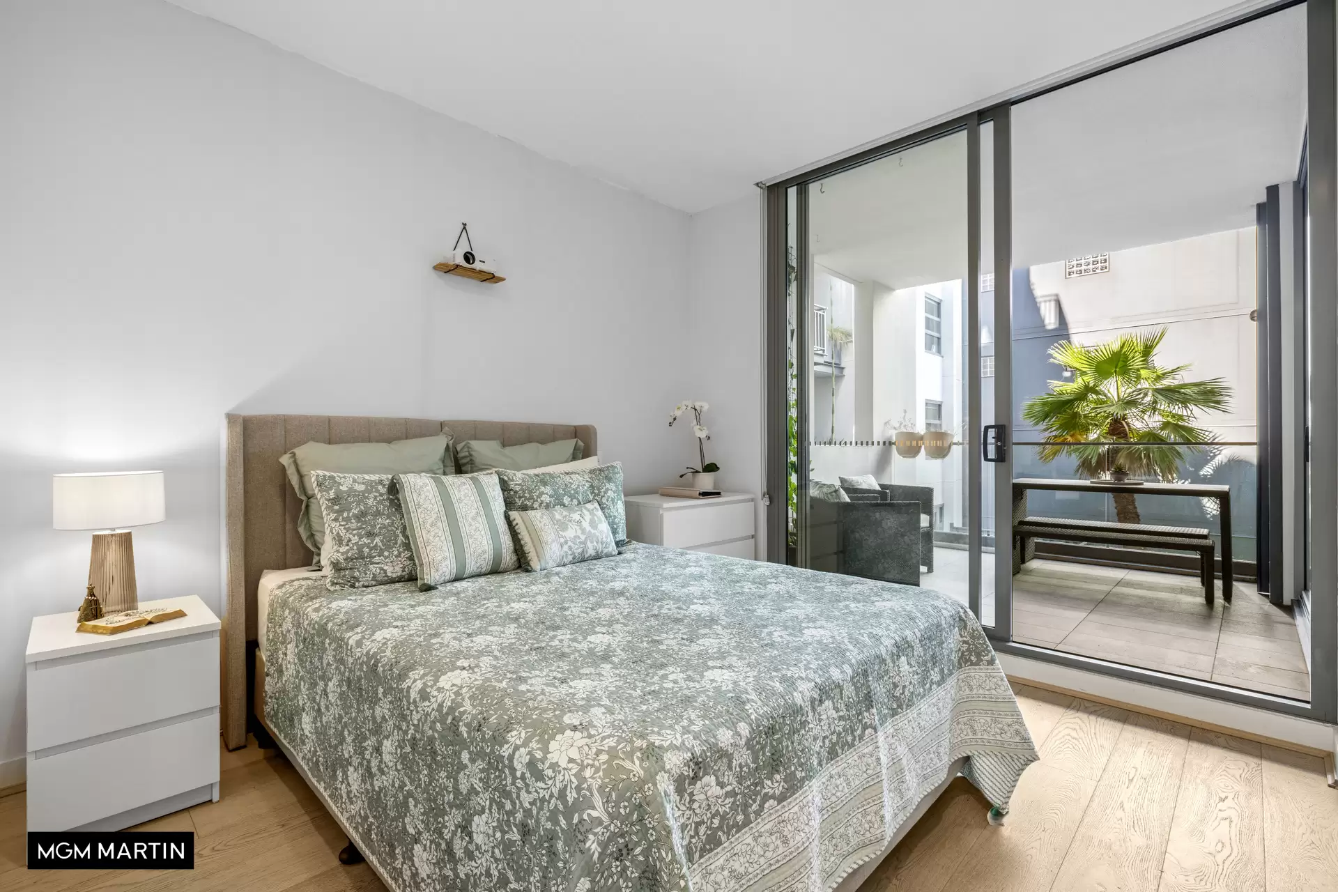 B112/810 Elizabeth Street, Waterloo Sold by MGM Martin - image 1