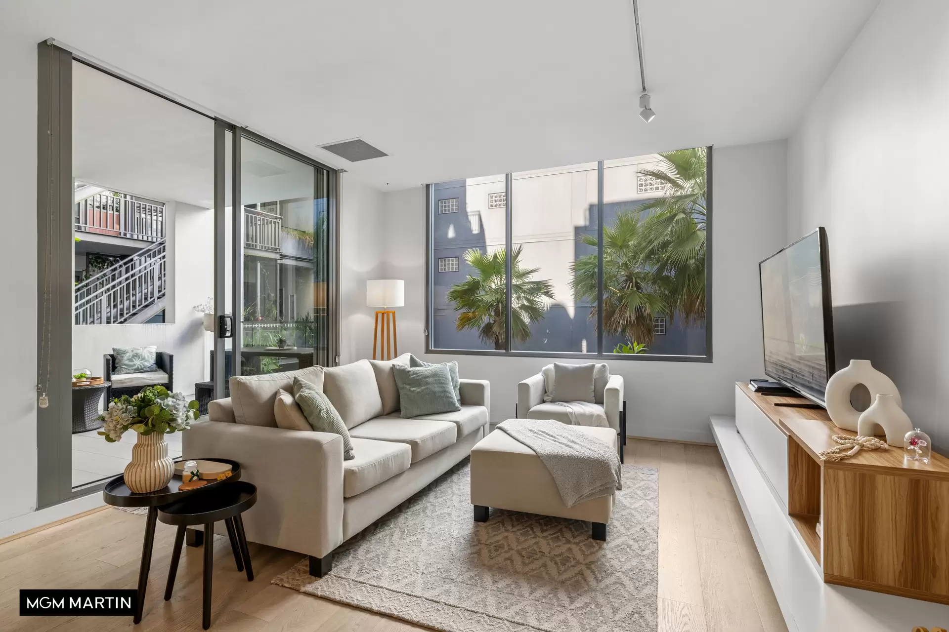 B112/810 Elizabeth Street, Waterloo Sold by MGM Martin - image 1