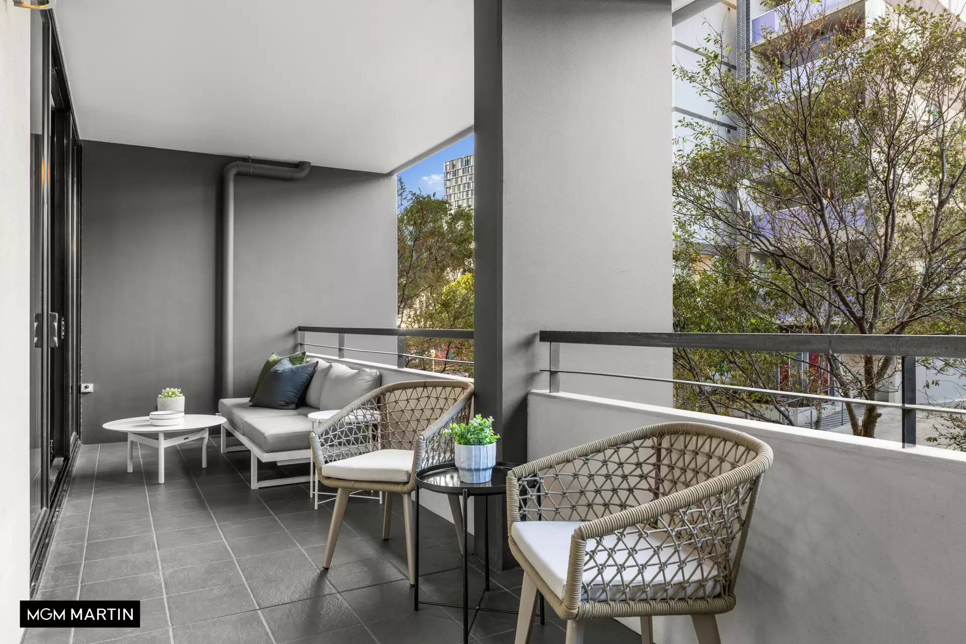 1203/1 Grandstand Parade, Zetland Sold by MGM Martin - image 1