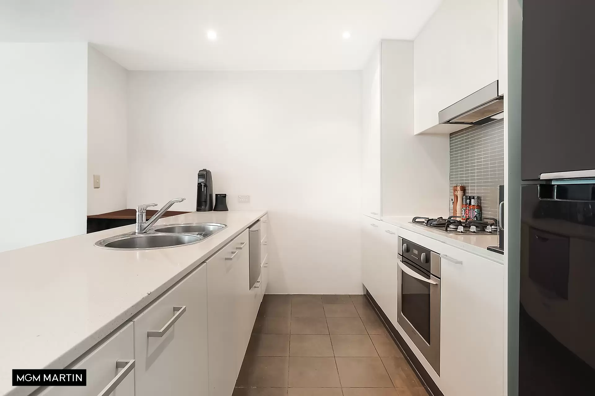 4/4 Hutchinson Walk, Zetland Leased by MGM Martin - image 1