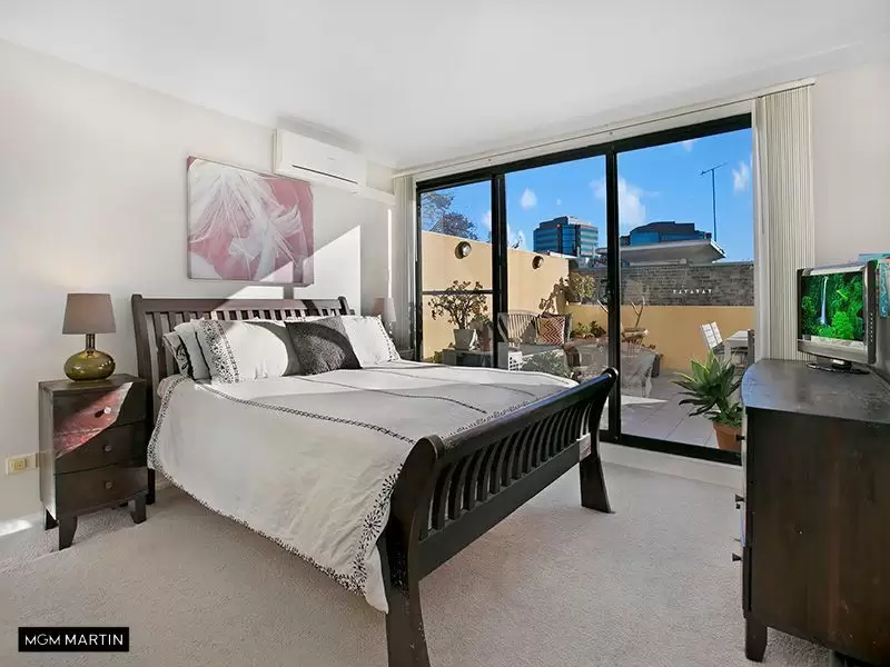 22/102 Albion Street, Surry Hills Leased by MGM Martin - image 1