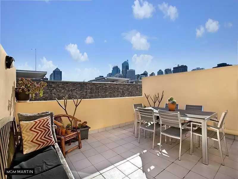 22/102 Albion Street, Surry Hills Leased by MGM Martin - image 1