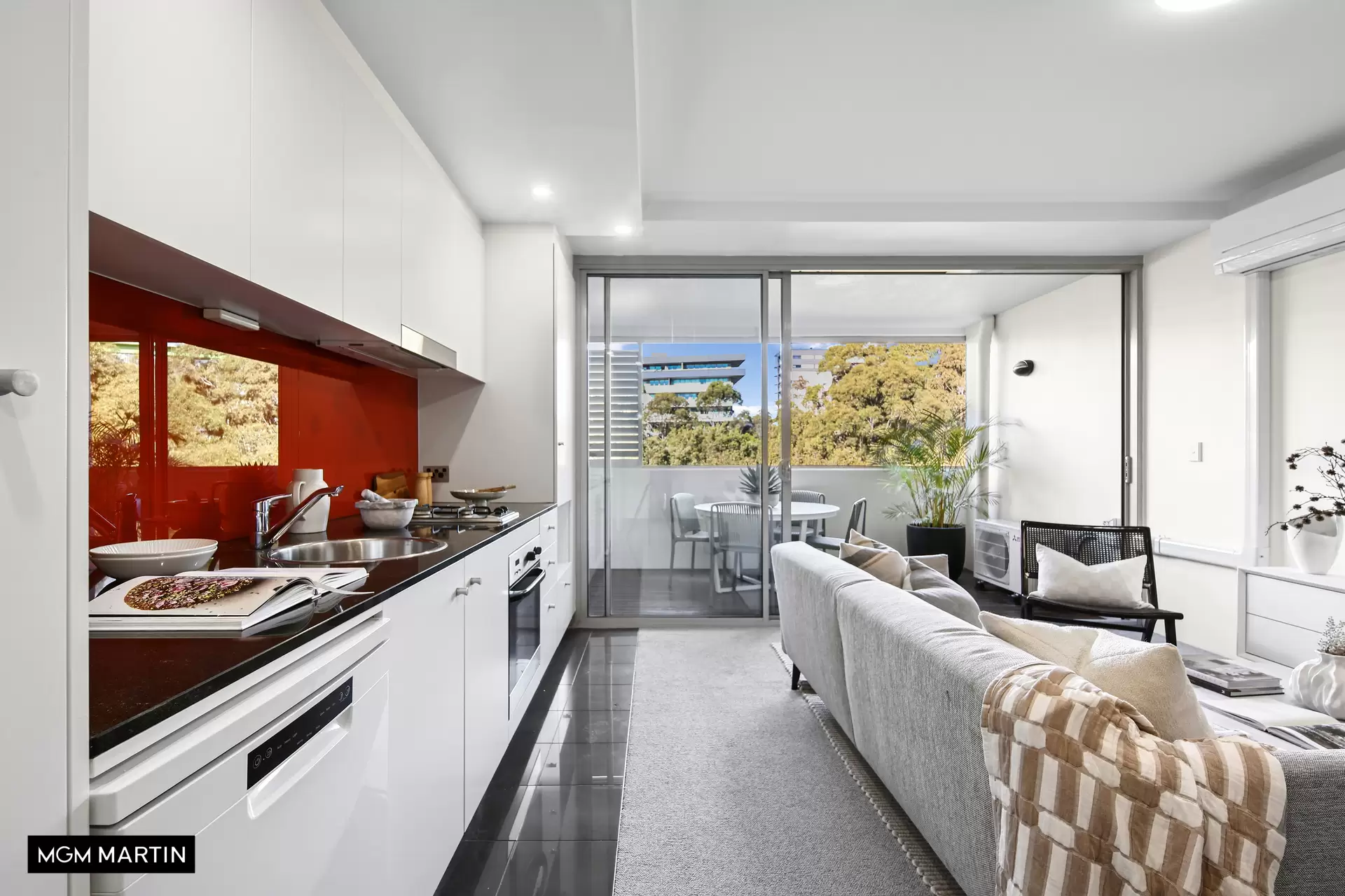 13/3 Victoria Park Parade, Zetland Sold by MGM Martin - image 1