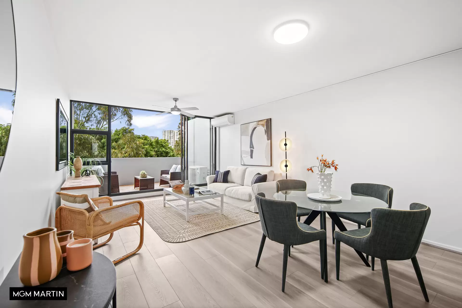 60/30 Gadigal Avenue, Zetland Sold by MGM Martin - image 1