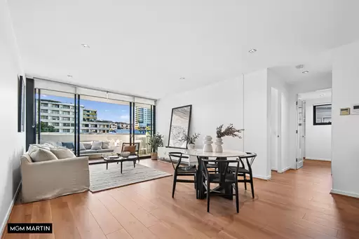 1420/1 Grandstand Parade, Zetland Sold by MGM Martin