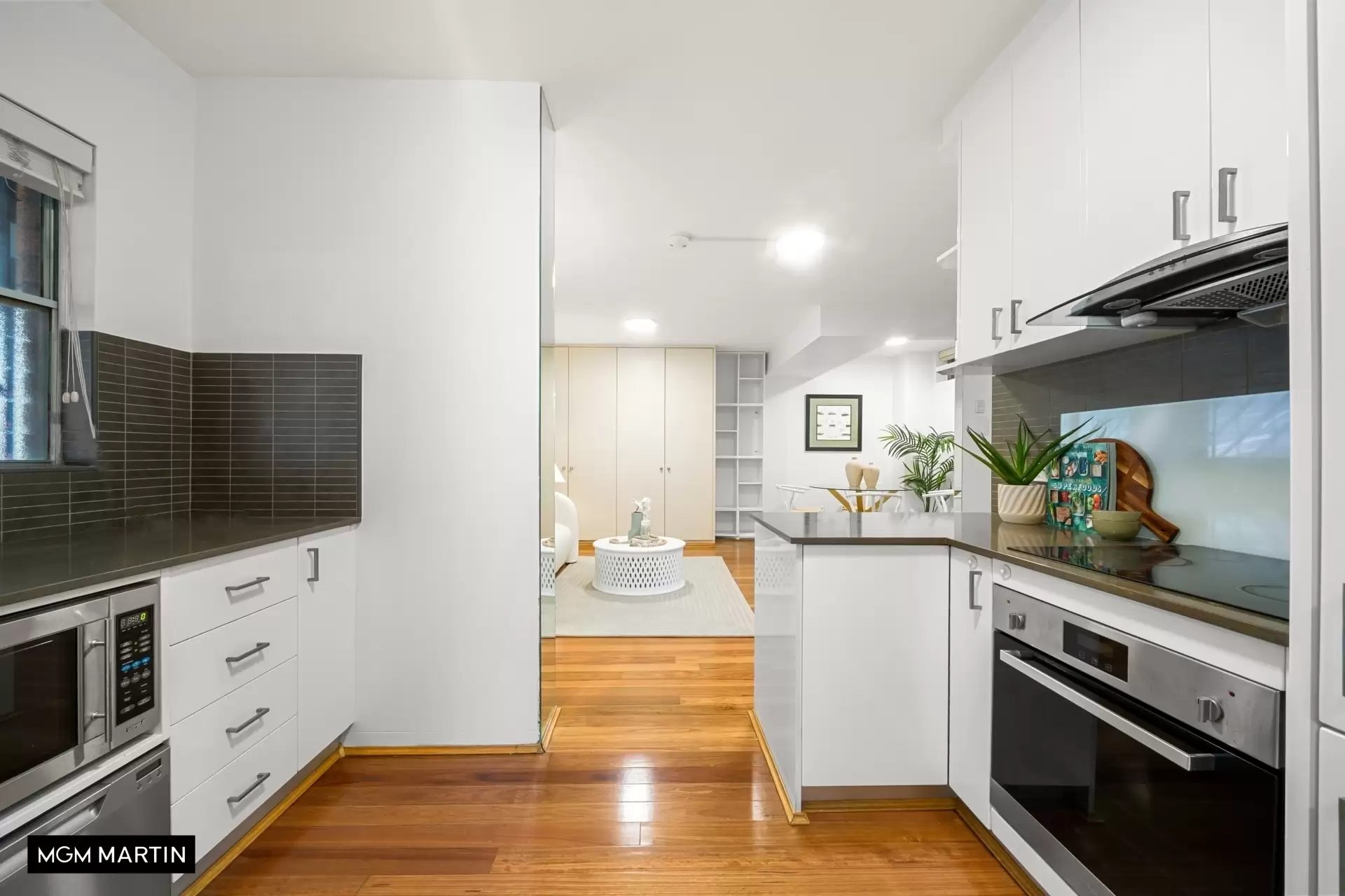 10/1 Cook Road, Centennial Park Leased by MGM Martin - image 1