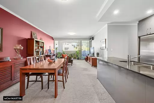 31/4 Grandstand Parade, Zetland Sold by MGM Martin