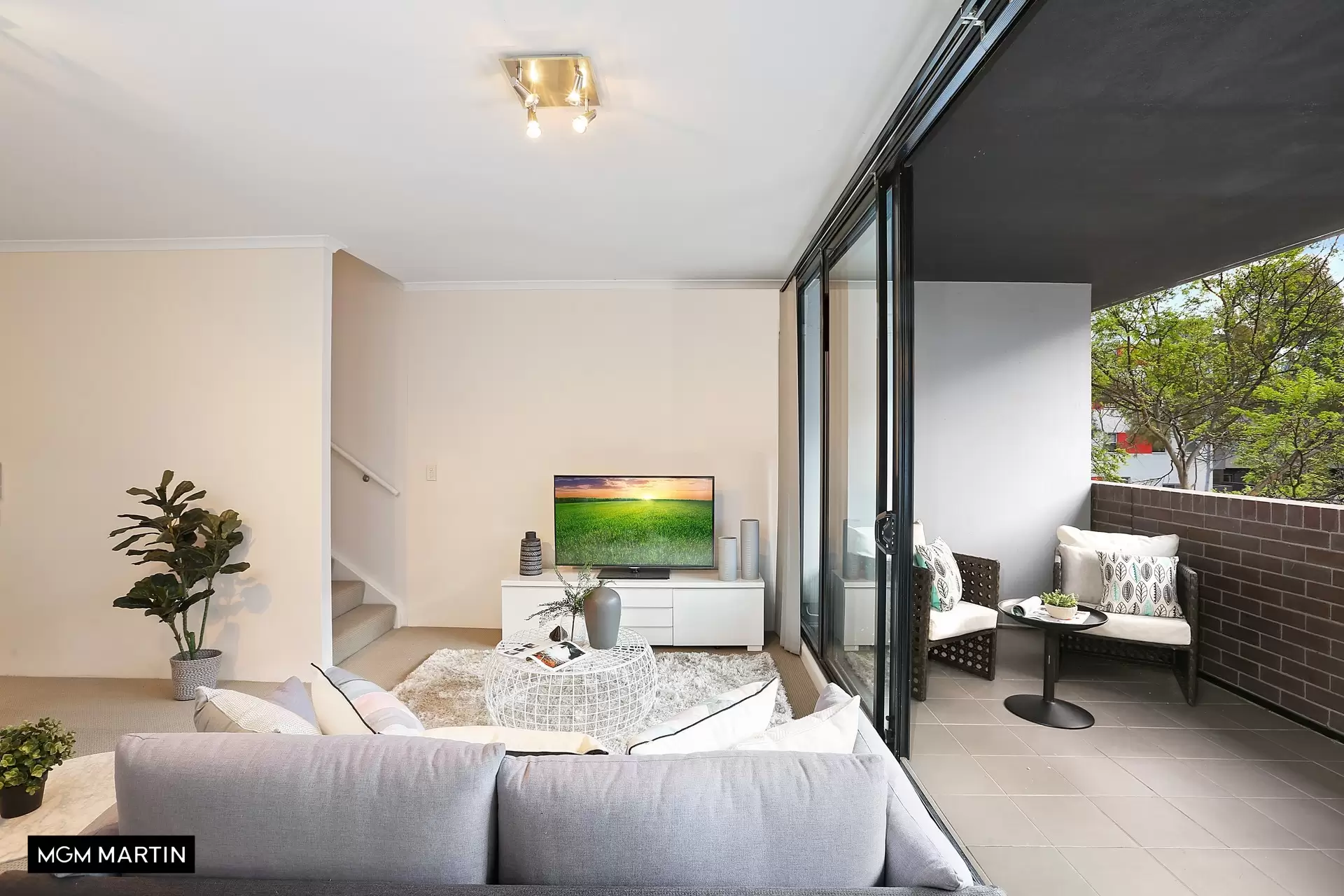 12/6b Grandstand Parade, Zetland Leased by MGM Martin - image 1