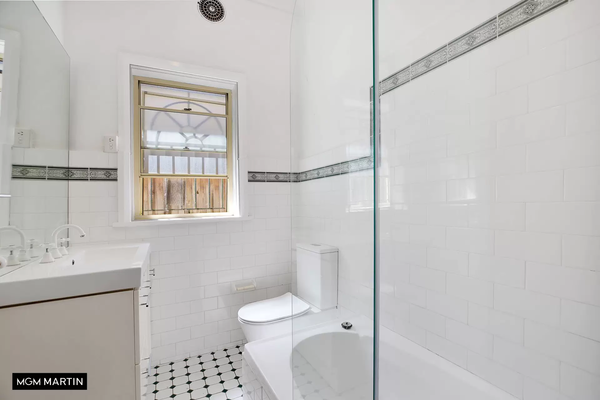 31 Allens Parade, Bondi Junction Leased by MGM Martin - image 1
