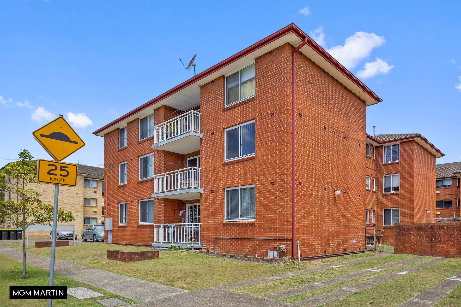 4/17 Evans Avenue, Eastlakes Leased by MGM Martin - image 1