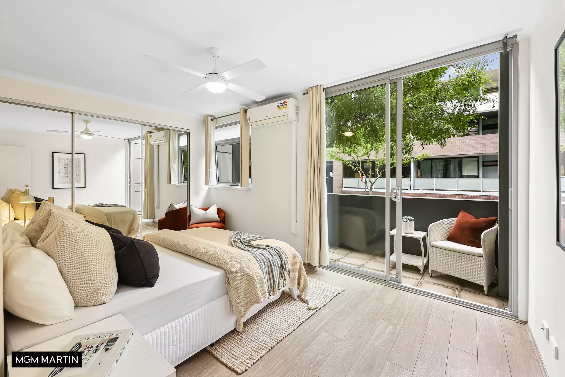 4/13 Grandstand Parade, Zetland Sold by MGM Martin - image 1