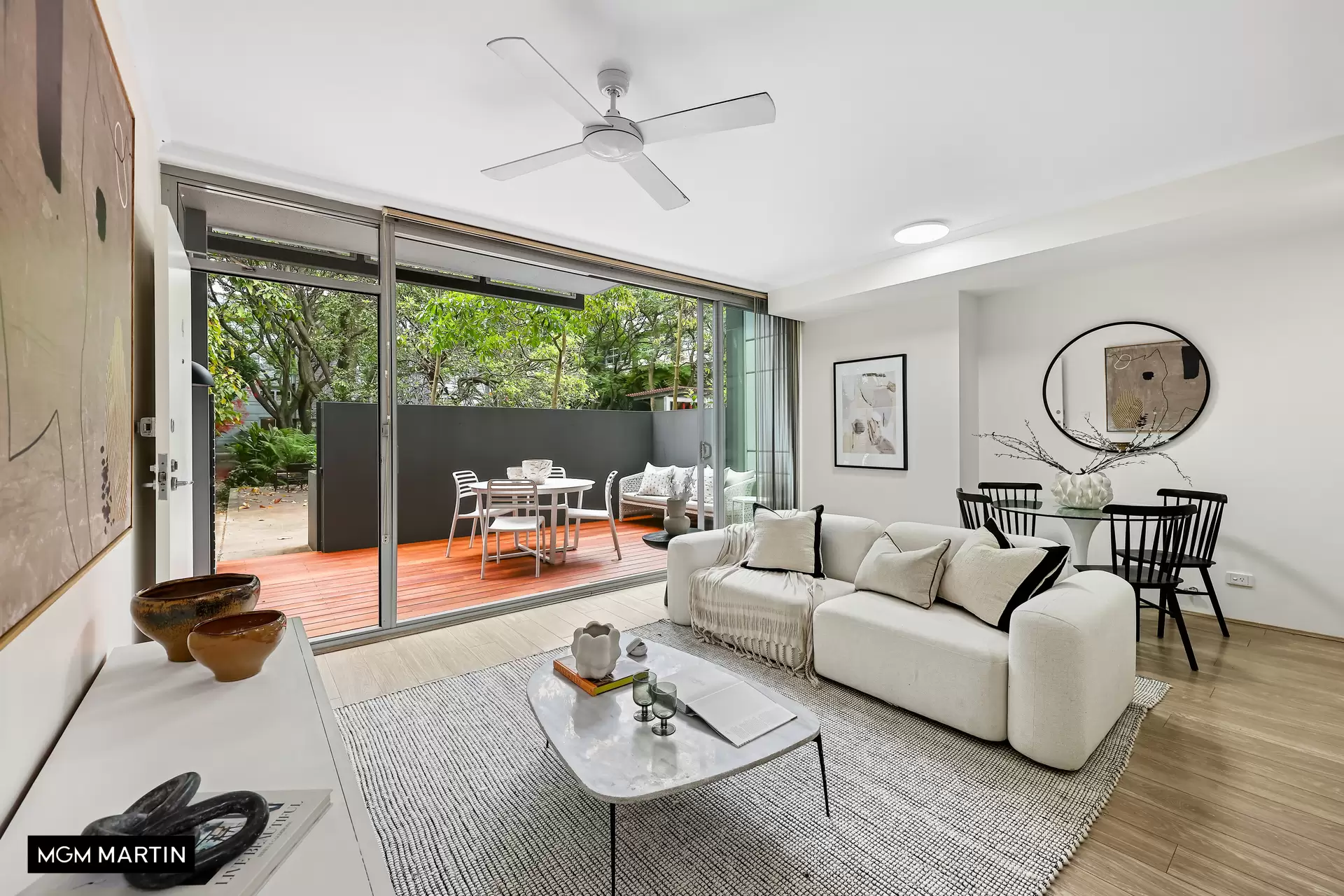 4/13 Grandstand Parade, Zetland Sold by MGM Martin - image 1
