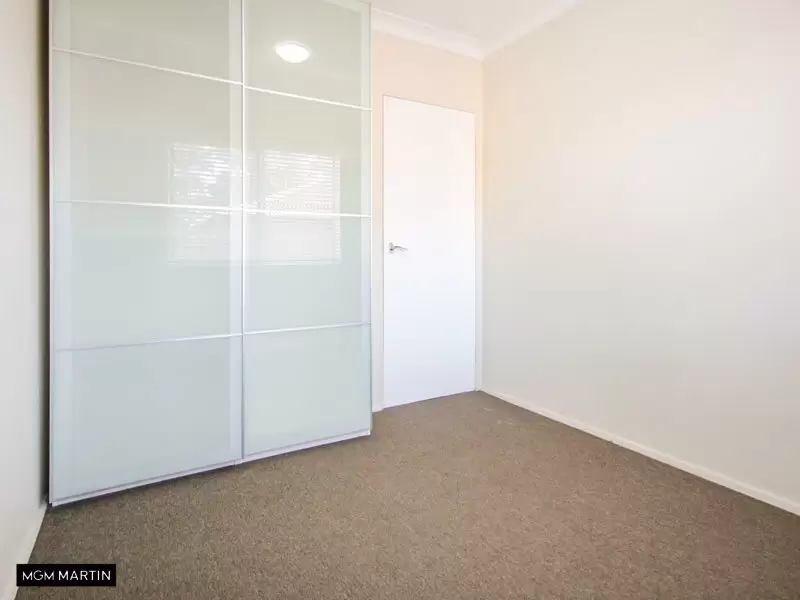 17/2 Gray Crescent, Eastlakes Leased by MGM Martin - image 1