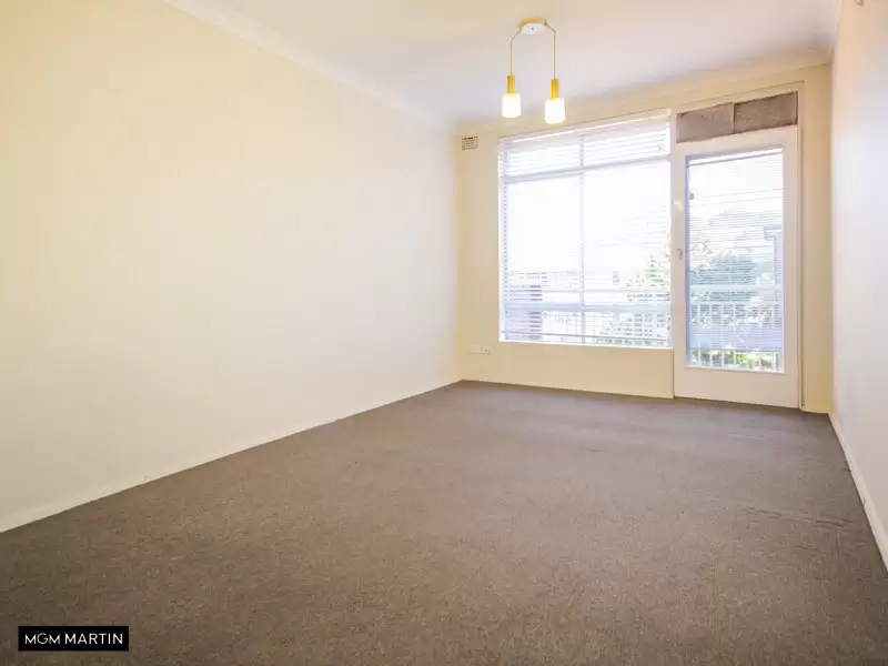 17/2 Gray Crescent, Eastlakes Leased by MGM Martin - image 1