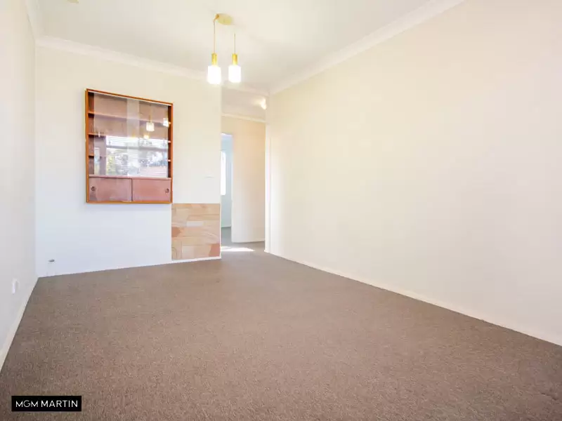 17/2 Gray Crescent, Eastlakes Leased by MGM Martin - image 1