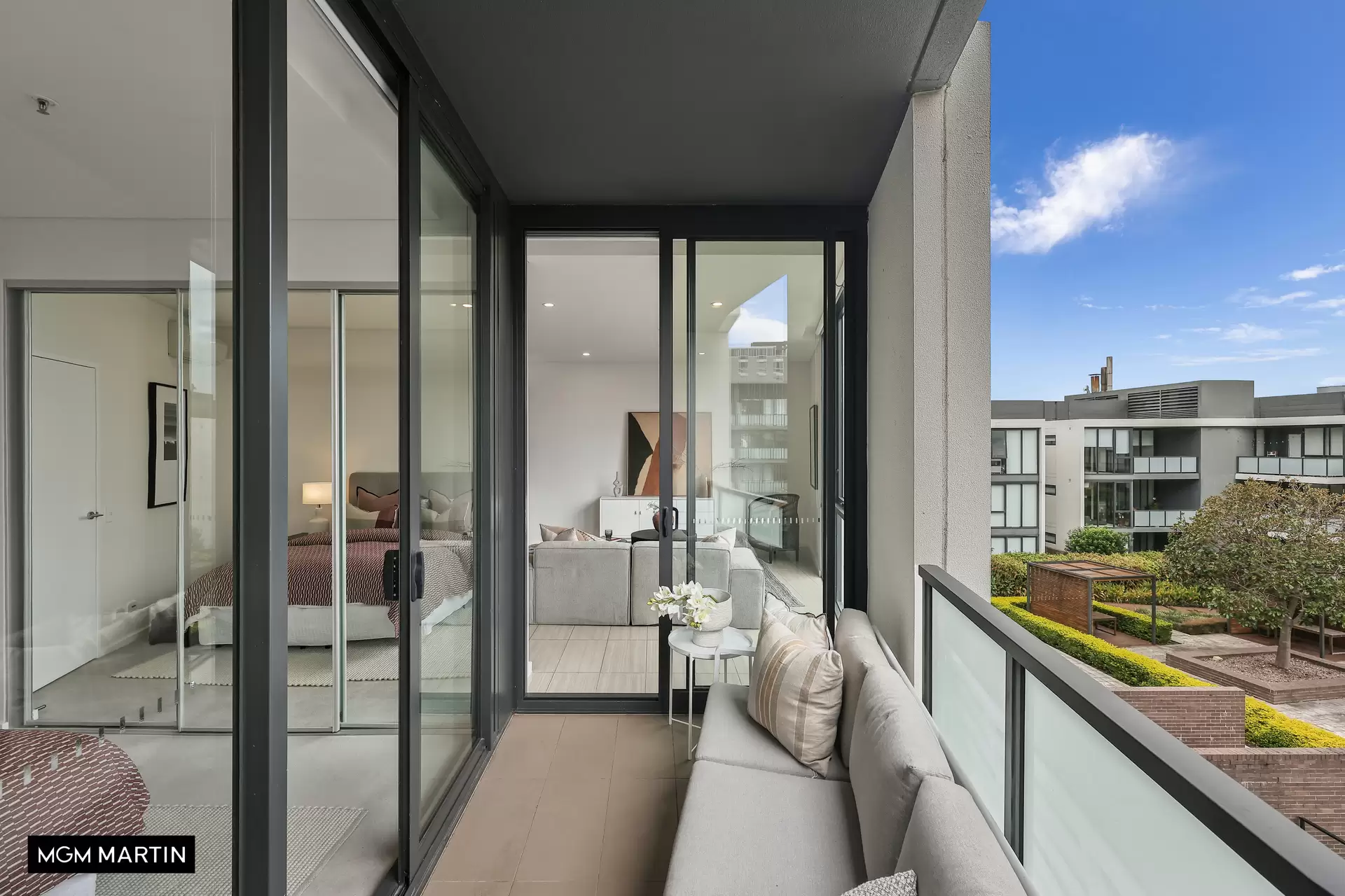870/2 Cooper Place, Zetland Sold by MGM Martin - image 1