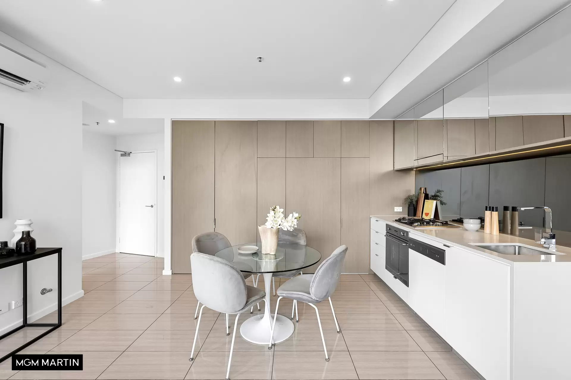 870/2 Cooper Place, Zetland Sold by MGM Martin - image 1