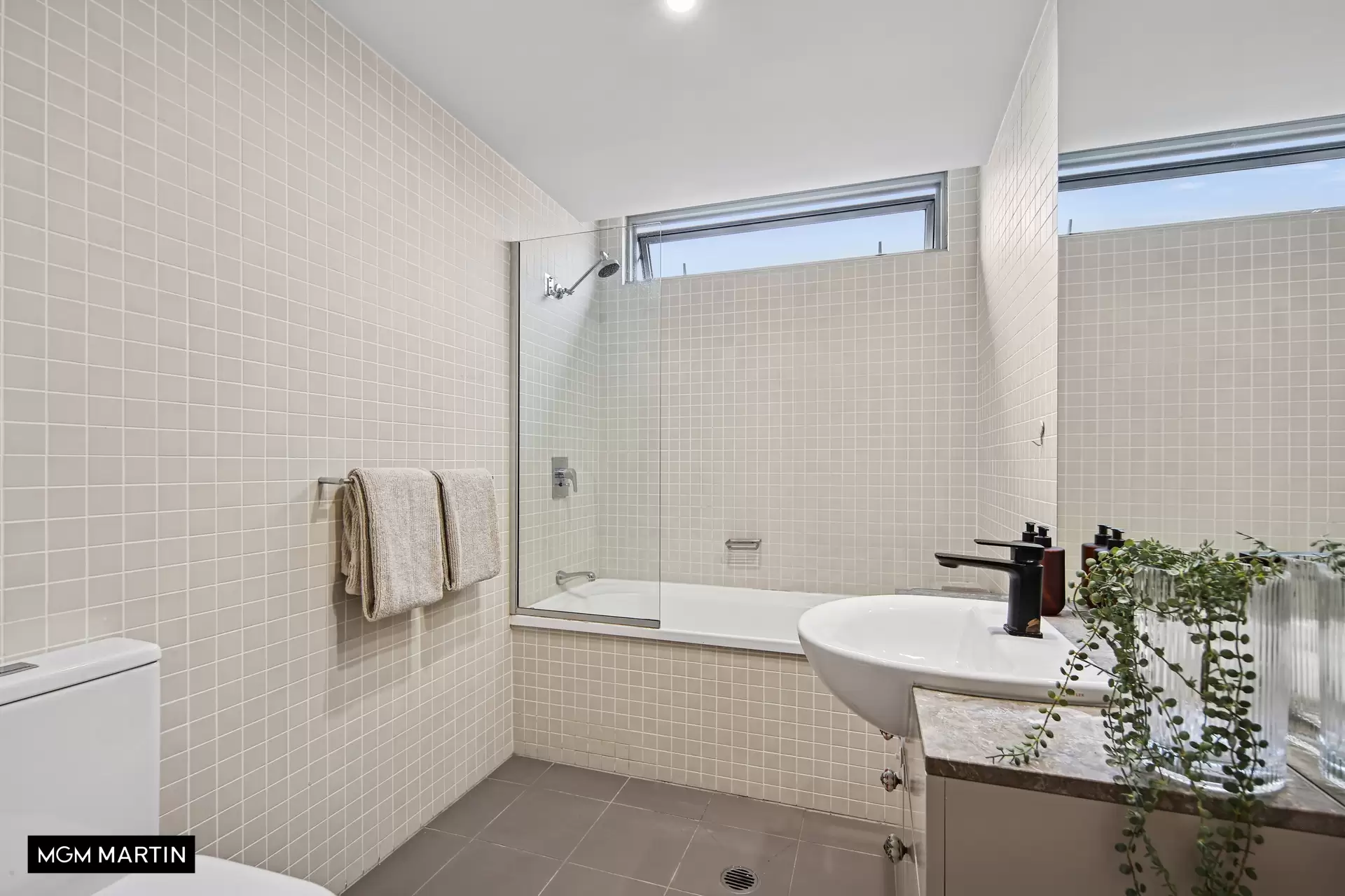 25/13 Grandstand Parade, Zetland Sold by MGM Martin - image 1