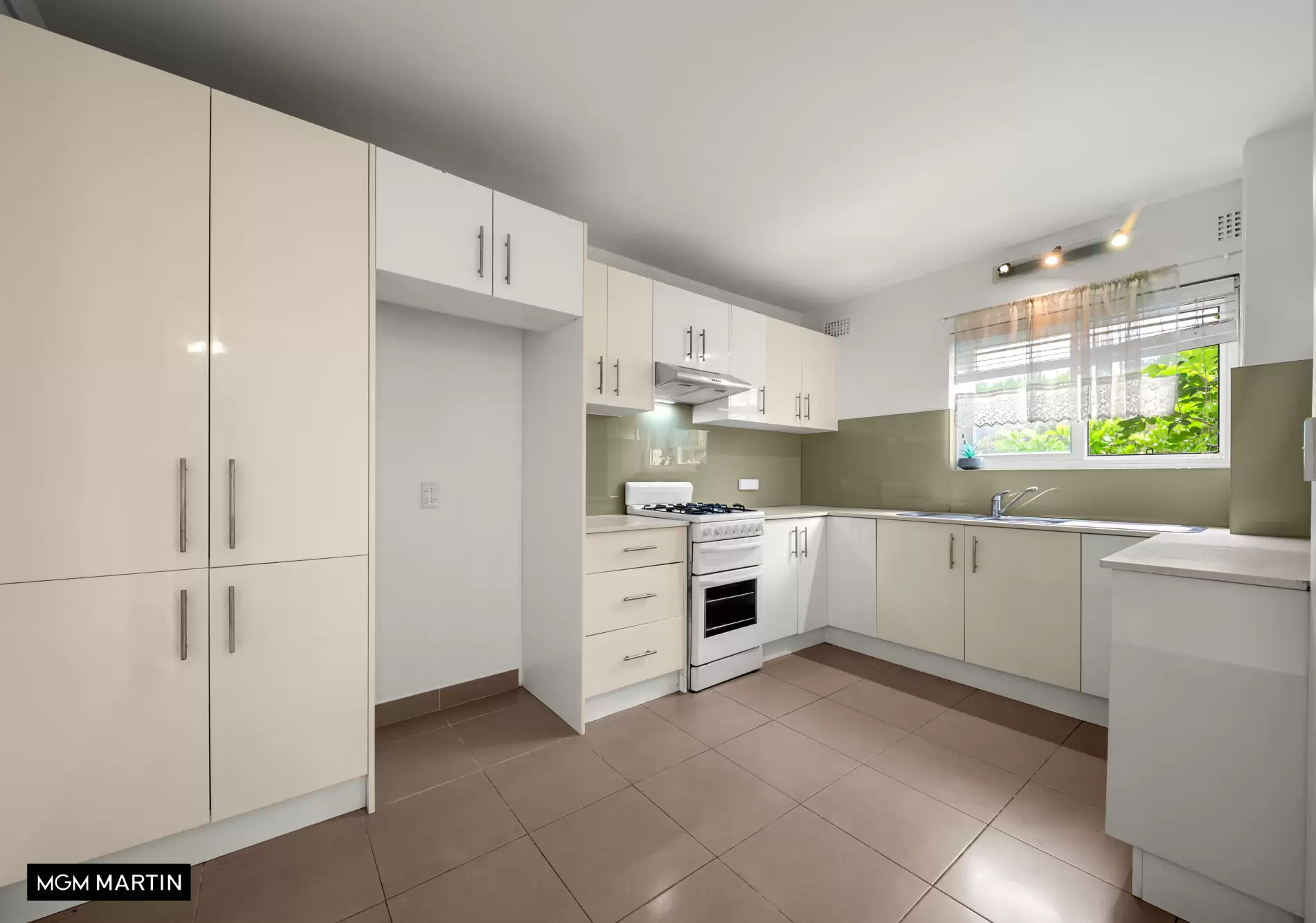5/6 Barber Avenue, Eastlakes Sold by MGM Martin - image 1