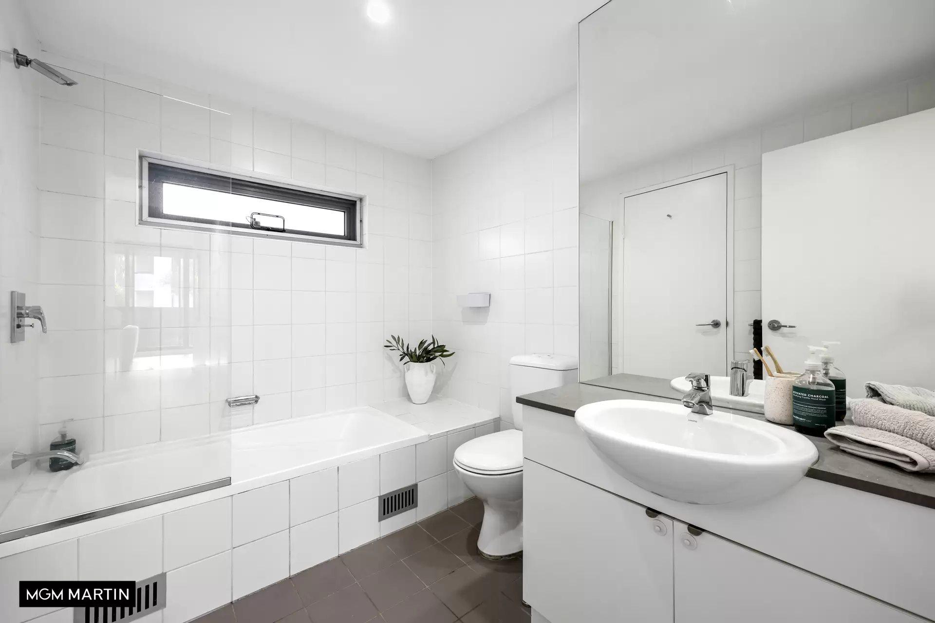 14/6B Grandstand Parade, Zetland Sold by MGM Martin - image 1