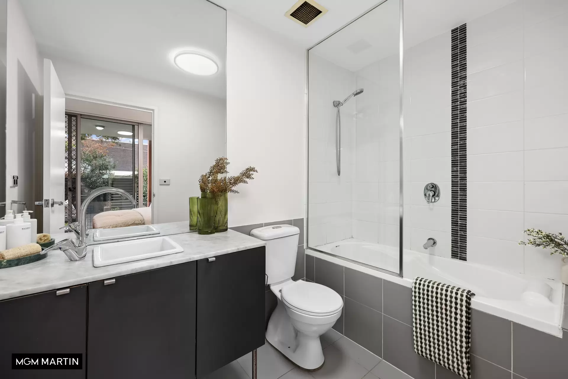 284/5 Queen Street, Rosebery Sold by MGM Martin - image 1
