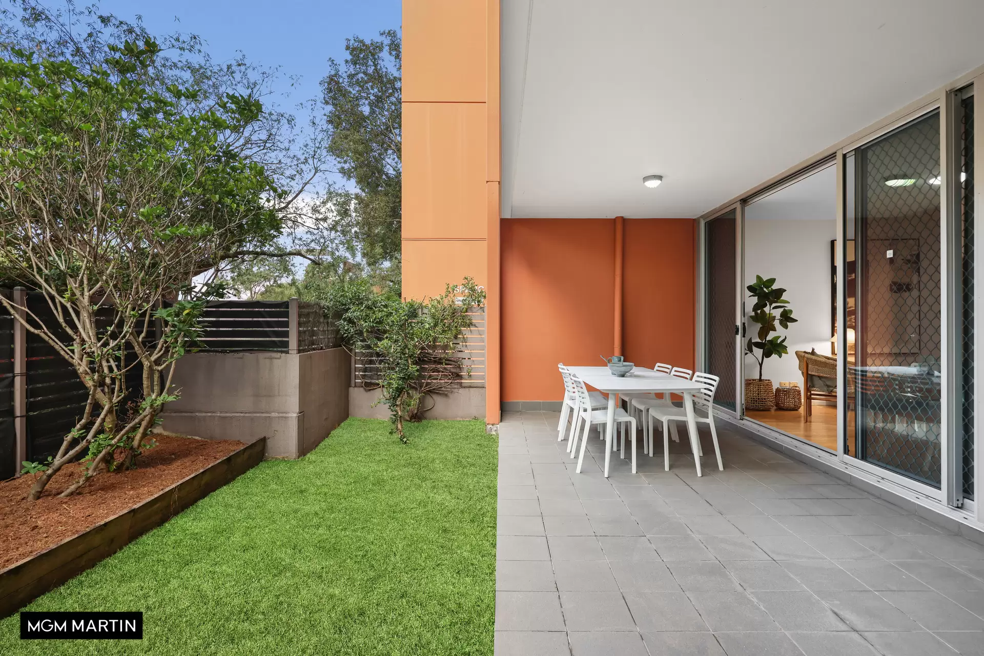 284/5 Queen Street, Rosebery Sold by MGM Martin - image 1