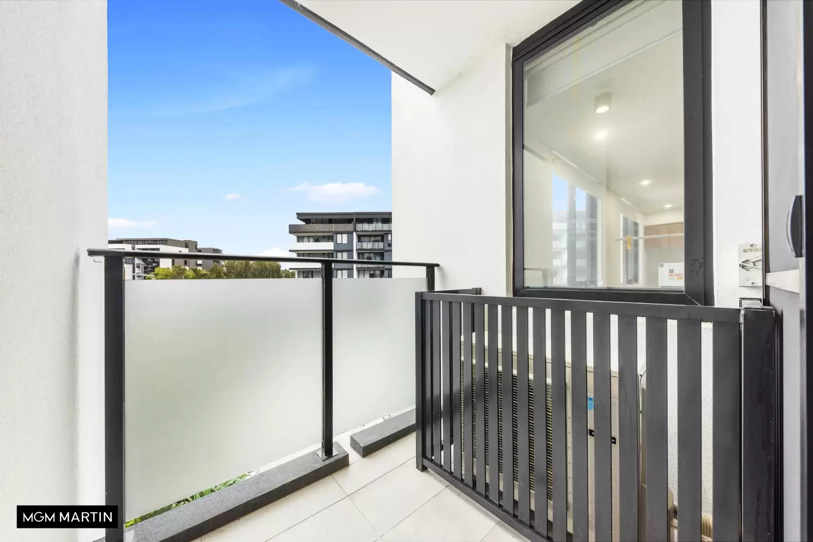 523/99B Bonar Street, Wolli Creek Leased by MGM Martin - image 1