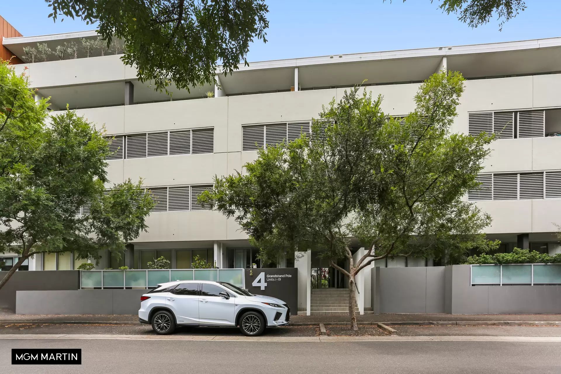 11/4 Grandstand Parade, Zetland For Lease by MGM Martin - image 1