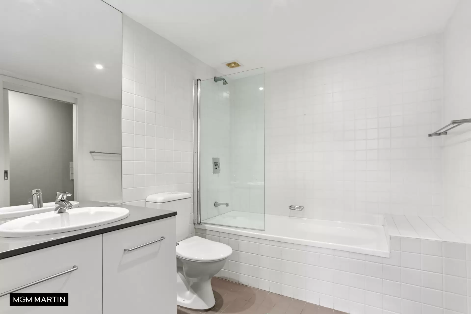 11/4 Grandstand Parade, Zetland For Lease by MGM Martin - image 1