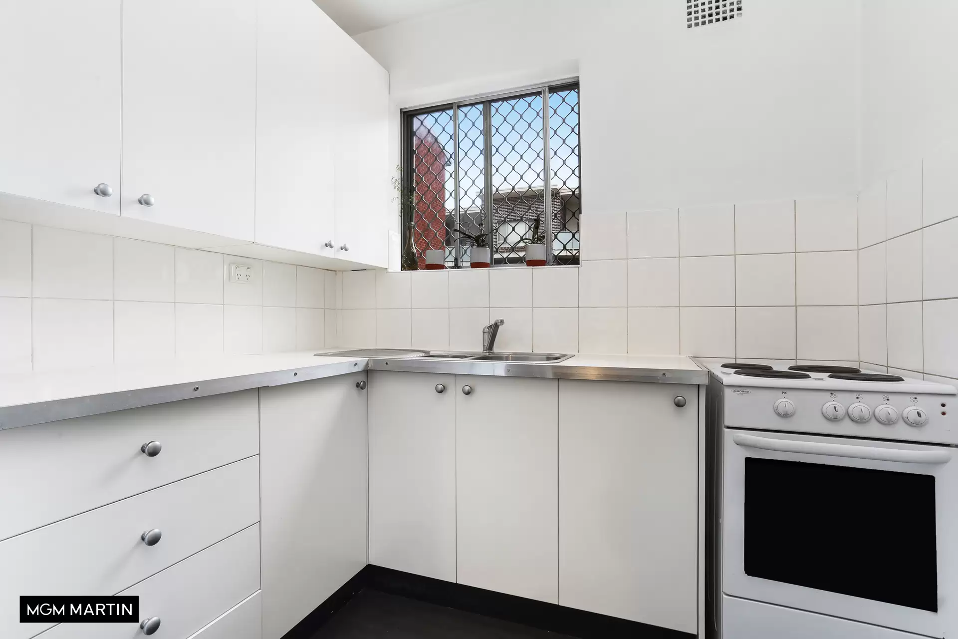 18/27 Dover Road, Botany Leased by MGM Martin - image 1