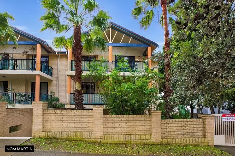 2/9-13 Sir Thomas Mitchell Road, Bondi Beach Leased by MGM Martin - image 1