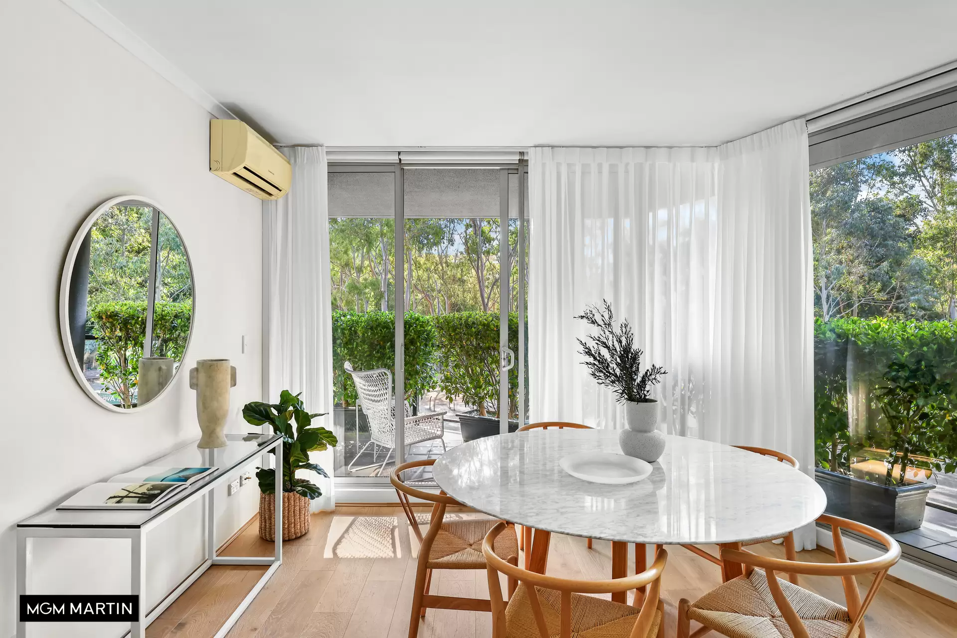 8/2 Hutchinson Walk, Zetland Sold by MGM Martin - image 1