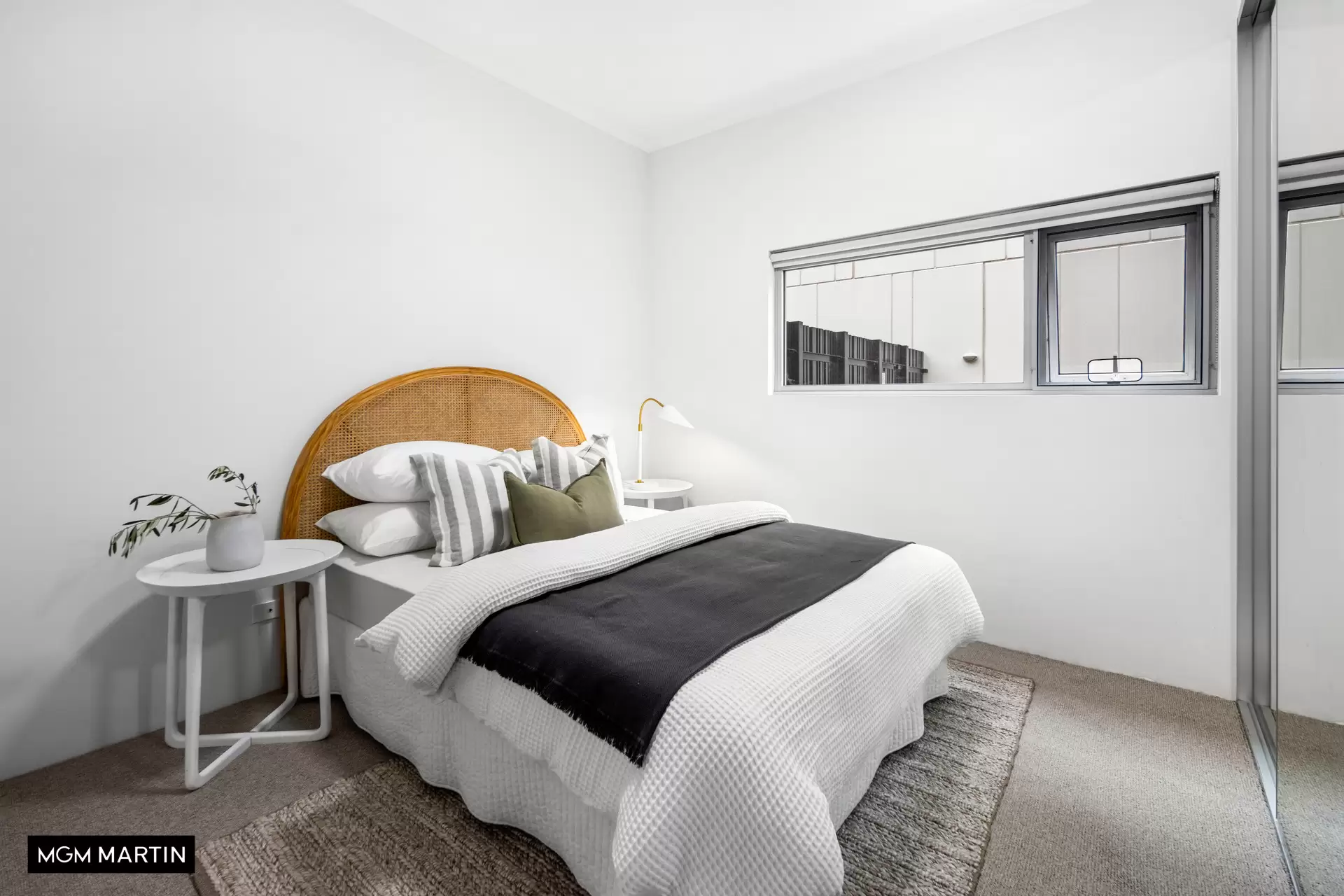 8/2 Hutchinson Walk, Zetland Sold by MGM Martin - image 1